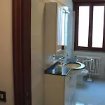 Spacious Historic F1 Appartement