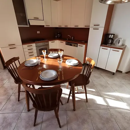 Spacious Historic F1 Appartement *