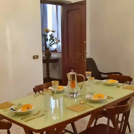 Spacious Historic F1 דירה גראבדונה