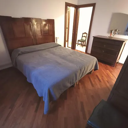 Spacious Historic F1 דירה גראבדונה